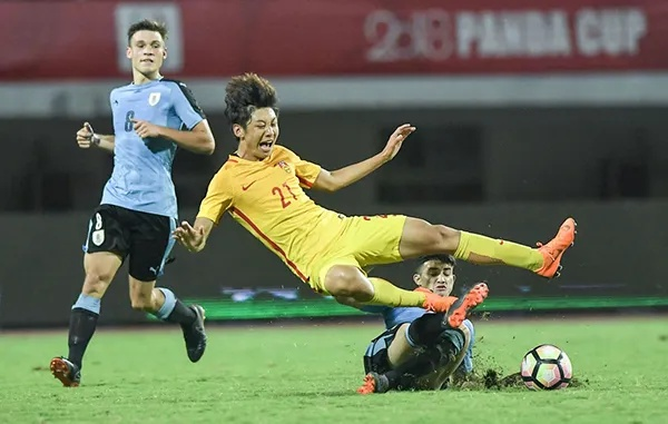 u19国青vs乌拉圭上半场6 激烈对抗，国青6-0领先乌拉圭